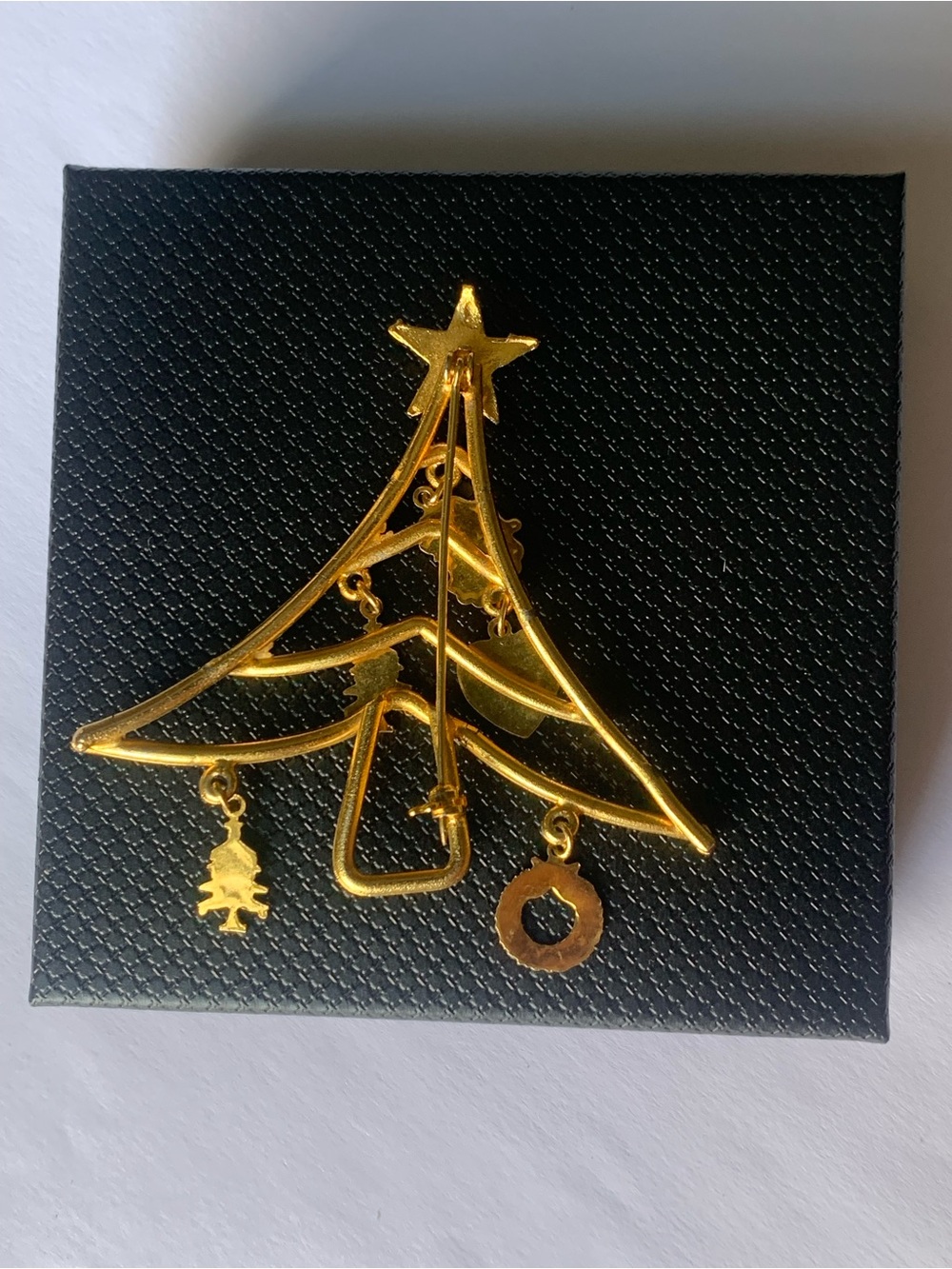 Vintage Gold Tone Christmas Tree Charm Brooch - Festive Holiday Pin - Picture 10 of 13
